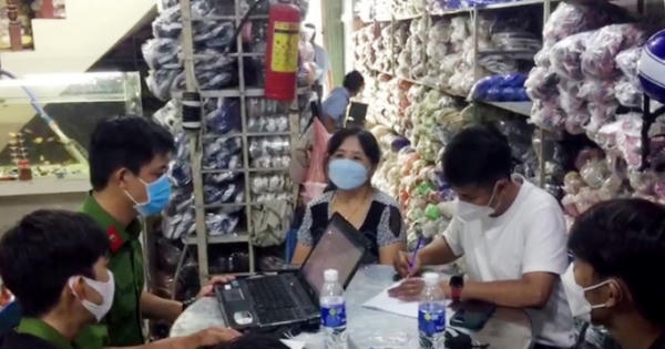 An Giang: Phát hiện cơ sở kinh doanh hơn 5 nghìn sản phẩm giày, dép không rõ nguồn gốc
