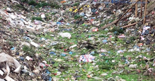 Hà Nam: Rác ngập đầy kênh, dân than thấu trời!