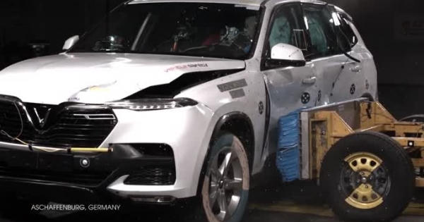 Clip màn “tra tấn” xe VinFast tại Châu Âu Clip màn “tra tấn” xe VinFast tại Châu Âu