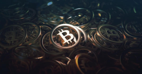 Giá Bitcoin hôm nay 1/3: Loay hoay quanh ngưỡng 11.000 USD