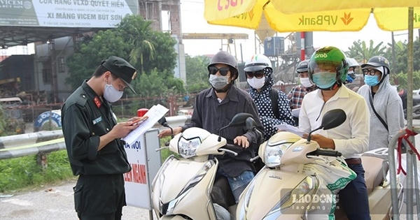 Nhiều người phải "quay đầu” tại cửa ngõ Hà Nội vì thiếu giấy tờ