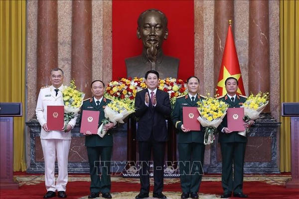 Bốn sĩ quan cấp cao Công an, Quân đội được thăng quân hàm, cấp bậc Thượng tướng