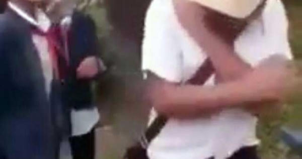 Nam sinh bị nhóm nữ sinh đánh hội đồng dã man, doạ giết