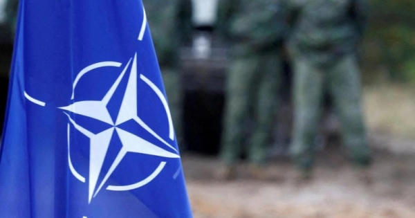 NATO sơ tán nhân viên khỏi thủ đô Ukraine