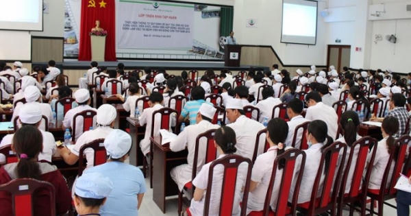 'Giữ chân' bác sĩ bệnh viện công cách nào?