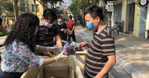 "Tinh thần người dân phố cách ly Trúc Bạch rất thoải mái, yên tâm"