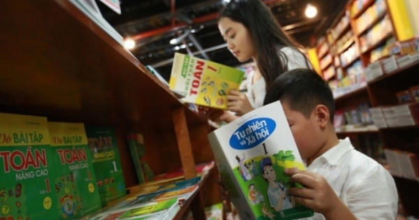 Nhiều lo lắng về chậm công bố giá sách giáo khoa lớp 1 mới