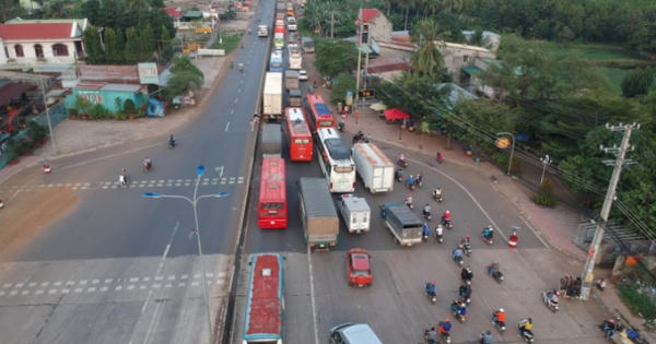 Toàn cảnh trạm thu phí BOT Biên Hòa xả trạm