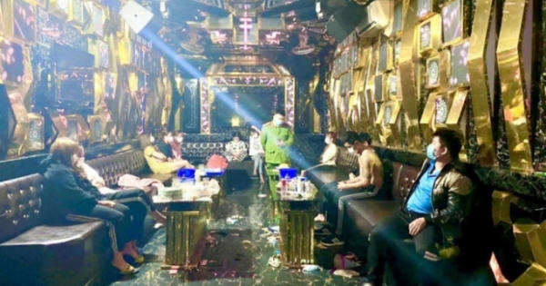 Quảng Ninh: 11 dân chơi tụ tập “mở tiệc” ma túy trong quán karaoke bị bắt giữ