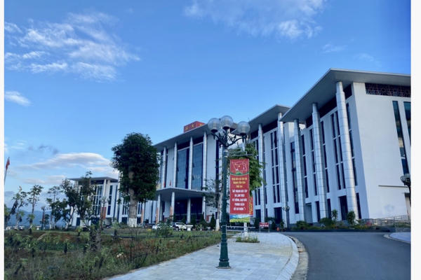 Lào Cai: Nguyên Chủ tịch huyện Văn Bàn bị “tố” vì ra quyết định hành chính không đúng pháp luật, gây phương hại nghiêm trọng đến quyền lợi của công dân