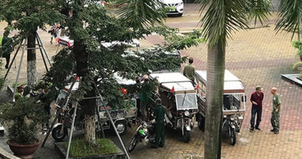 Xe thương binh lại tiếp tục 'bủa vây' VFF 'đòi' vé trong lúc người hâm mộ mua vé online bức xúc vì kẹt mạng