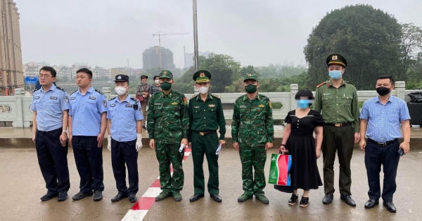 Một cô gái được giải cứu sau hơn 10 năm bị bán sang Trung Quốc làm “vợ hờ”
