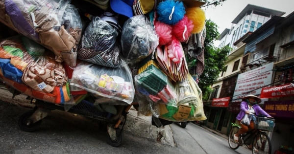 Slide - Điểm tin thị trường: Mỗi người Việt tiêu thụ bình quân 41 kg nhựa một năm