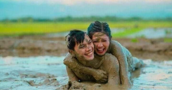 Chất ngất trước bộ ảnh cưới độc lạ đúng chất "bỏ phố về quê"