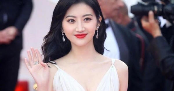 Bị phạt 25 tỷ đồng vì phạm luật, ‘Đệ nhất mỹ nữ Bắc Kinh’ công khai xin lỗi