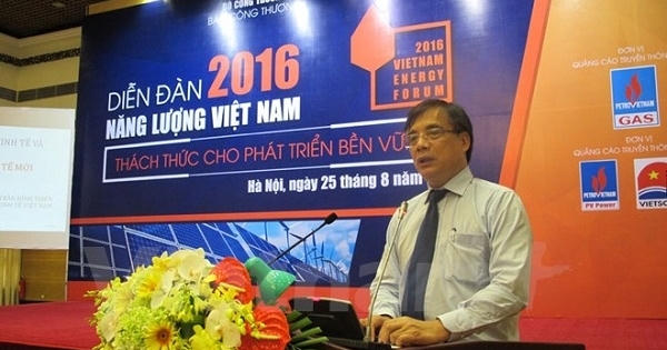 Ngành năng lượng: Nóng với giá điện và giá xăng