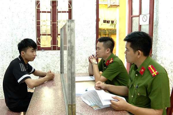 Khởi tố, bắt tạm giam đối tượng lái xe máy tông thẳng vào cán bộ CSGT