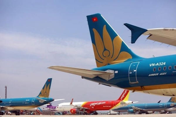 Nỗ lực 'hạ nhiệt' giá vé máy bay