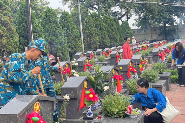 Hy sinh lặng thầm của thế hệ cha anh dệt nên hình hài Tổ quốc