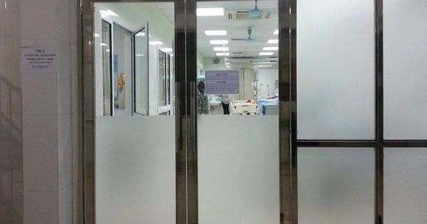 Tái xế gây tai nạn trên cầu được chuyển vào phòng hồi sức đặc biệt Tái xế gây tai nạn trên cầu được chuyển vào phòng hồi sức đặc biệt