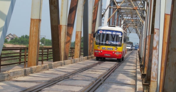 ĐBQH kiến nghị "cần xóa bỏ cầu đường bộ đi chung với đường sắt"