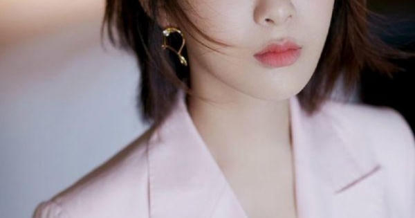 Dương Tử bị chê 'vai u thịt bắp' khi đụng hàng với mỹ nhân Hoa Ngữ khác