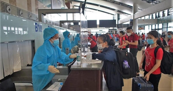 Cục Hàng không “tuýt còi” các hãng bay mở bán vé nội địa