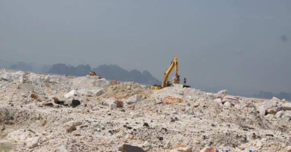 Cận cảnh các hoạt động 'đào núi, lấp biển' xây dựng khu đô thị rộng 178 ha ở Vân Đồn