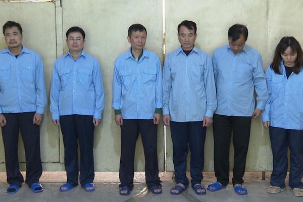 Nhận hối lộ gần 1 tỷ đồng, 2 chủ tịch phường ở quận Hoàng Mai bị bắt Nhận hối lộ gần 1 tỷ đồng, 2 chủ tịch phường ở quận Hoàng Mai bị bắt