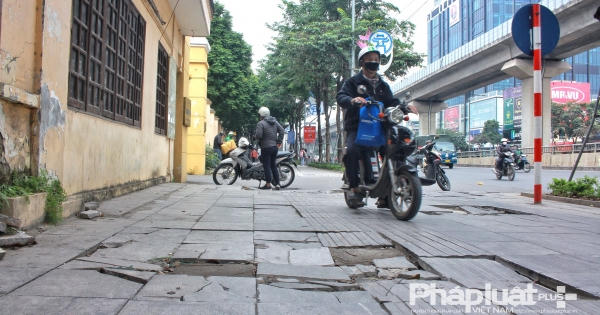Vỉa hè “có độ bền 70 năm” bị bong tróc, nứt toác chỉ sau vài năm