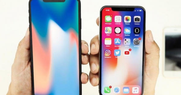 Nga: Bán chỗ xếp hàng mua iPhone mới