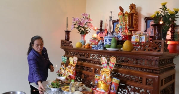 Lễ cúng ông Công ông Táo của một gia đình miền Bắc