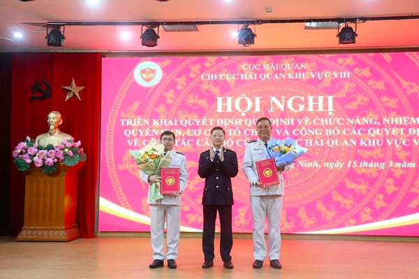 Công bố quyết định về tổ chức bộ máy, cán bộ ngành Hải quan Quảng Ninh