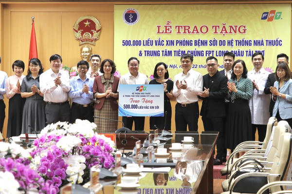 Vì một Việt Nam khỏe mạnh, FPT Long Châu đồng hành cùng Bộ Y Tế, trao tặng 500.000 liều vắc xin sởi