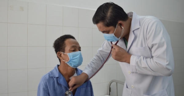 Bệnh viện Cần Thơ vận động kinh phí hỗ trợ 2 bệnh nhân đặt máy trợ tim vĩnh viễn