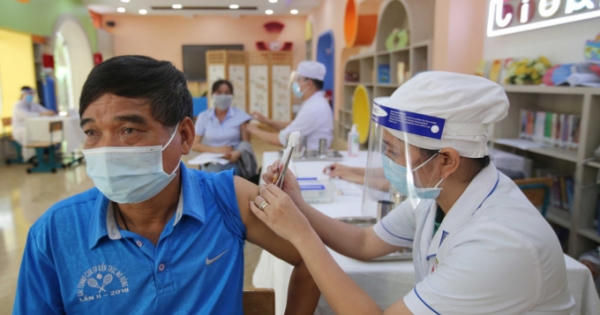 Đề xuất tăng phụ cấp cho người làm công tác tiêm vaccine