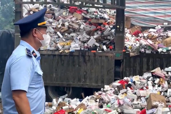 Hà Nội: Tiêu huỷ hơn 91.000 mỹ phẩm, nộp ngân sách trên 350 triệu đồng
