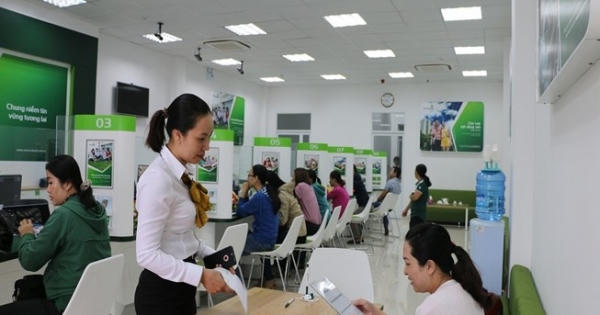 Ngân hàng đầu tiên giảm lãi suất cho vay năm 2018