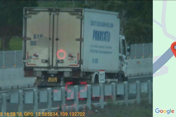 Xử phạt tài xế điều khiển ô tô chạy chậm trên cao tốc