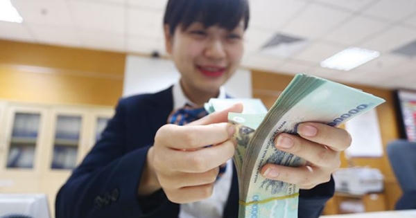 Nhân viên ngân hàng chờ thưởng hậu Nhân viên ngân hàng chờ thưởng hậu