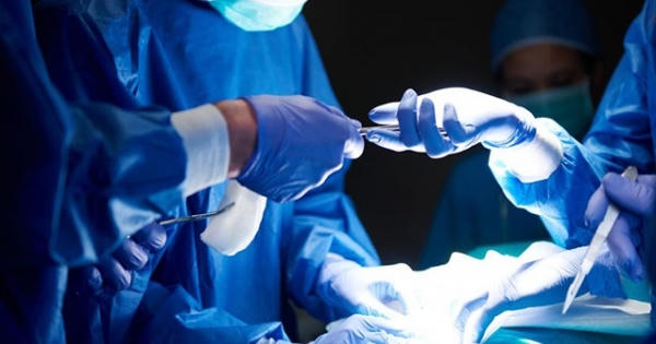 Suýt mất cánh tay vì 'thầy lang băm'