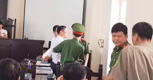 Vụ án lừa đảo chiếm đoạt tài sản, luật sư bị “tước bỏ” quyền bào chữa: Đừng để thành tiền lệ xấu? Vụ án lừa đảo chiếm đoạt tài sản, luật sư bị “tước bỏ” quyền bào chữa: Đừng để thành tiền lệ xấu?