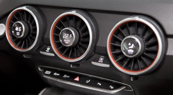 Vì sao vẫn nên bật điều hòa trên ô tô vào mùa đông?