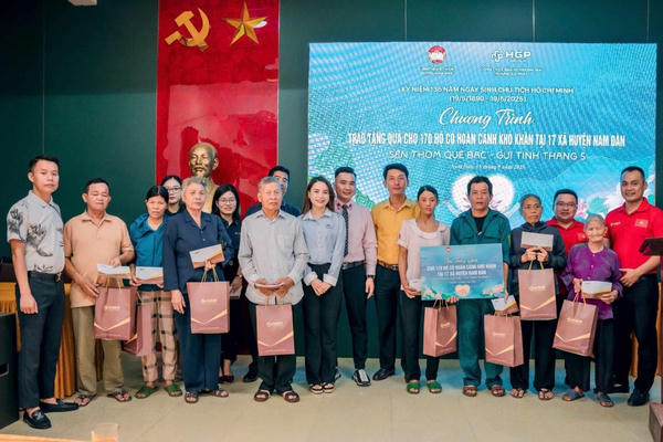 Trao tặng 170 suất quà cho hộ có hoàn cảnh khó khăn tại huyện Nam Đàn