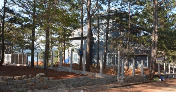 Địa ốc 7AM: Thị trường bất động sản ảm đạm vì bị siết tín dụng, những dấu hiệu bất thường ở hồ Tuyền Lâm Địa ốc 7AM: Thị trường bất động sản ảm đạm vì bị siết tín dụng, những dấu hiệu bất thường ở hồ Tuyền Lâm