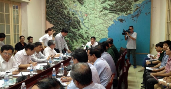 Họp khẩn cấp chống bão Thần Sét sắp đổ bộ