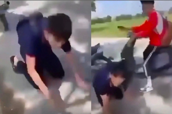 Khởi tố 2 thanh niên bắt nam sinh lớp 10 quỳ, liếm biển số xe ở Hà Nội Khởi tố 2 thanh niên bắt nam sinh lớp 10 quỳ, liếm biển số xe ở Hà Nội