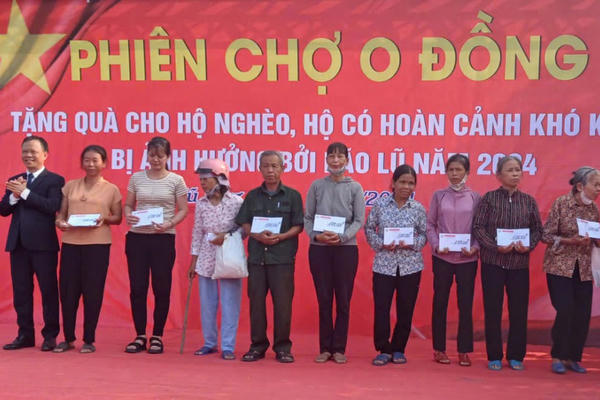 Huyện Vũ Thư mở “Phiên chợ 0 đồng” giúp đỡ các hộ khó khăn