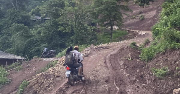 Điện Biên: Tuyến đường trăm tỷ hơn 10 năm làm dang dở, chi tiếp 20 tỷ chỉ làm thêm 3km Điện Biên: Tuyến đường trăm tỷ hơn 10 năm làm dang dở, chi tiếp 20 tỷ chỉ làm thêm 3km
