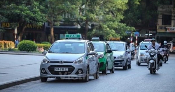 Grab, Be và hãng taxi nói gì về việc xe phải đổi sang biển vàng?